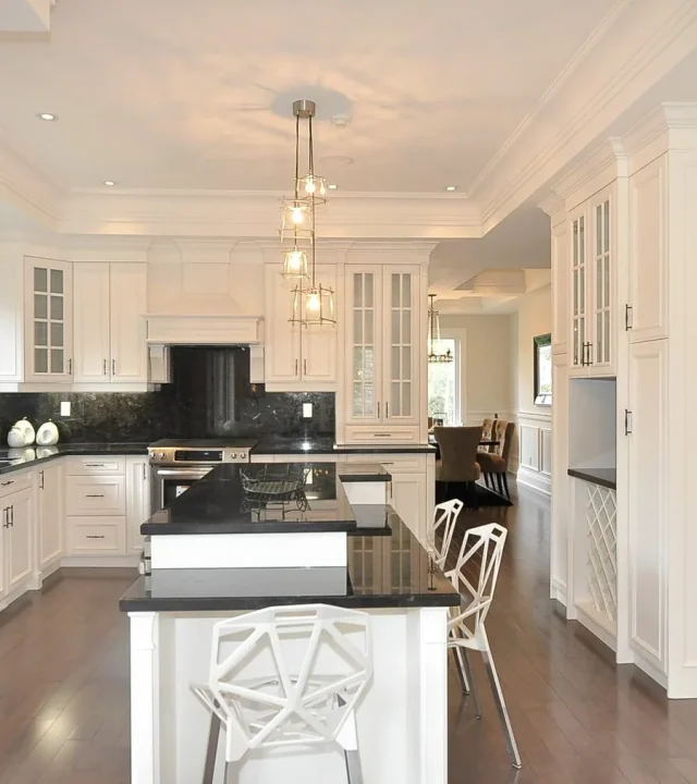 Modern kitchen with high end appliances and a large island.‎